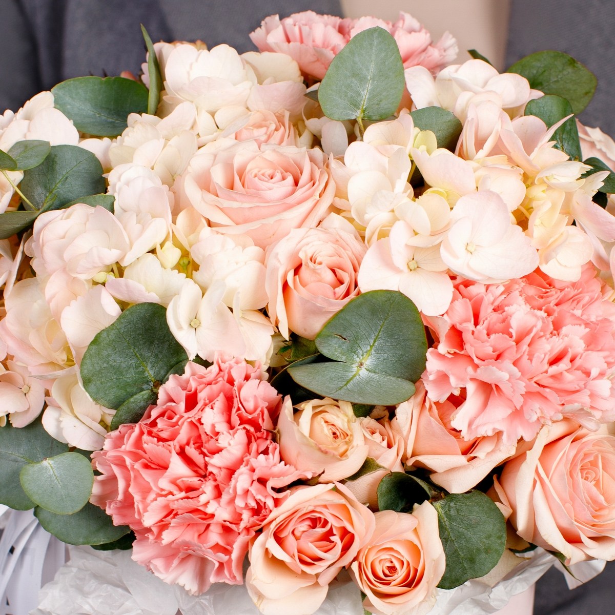 buket v shlyapnoj korobke 8